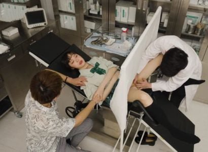 Доктор любит пациентов во время обследования