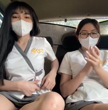 Клип XXX Двое детей наклоняются в горячем мотоцикле