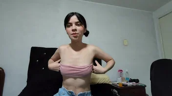 Menina mamando e Sendando na pica do jovem
